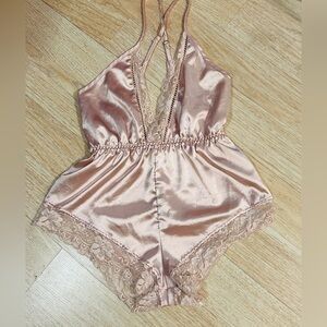 Elegant Lace Trim Satin Chemise